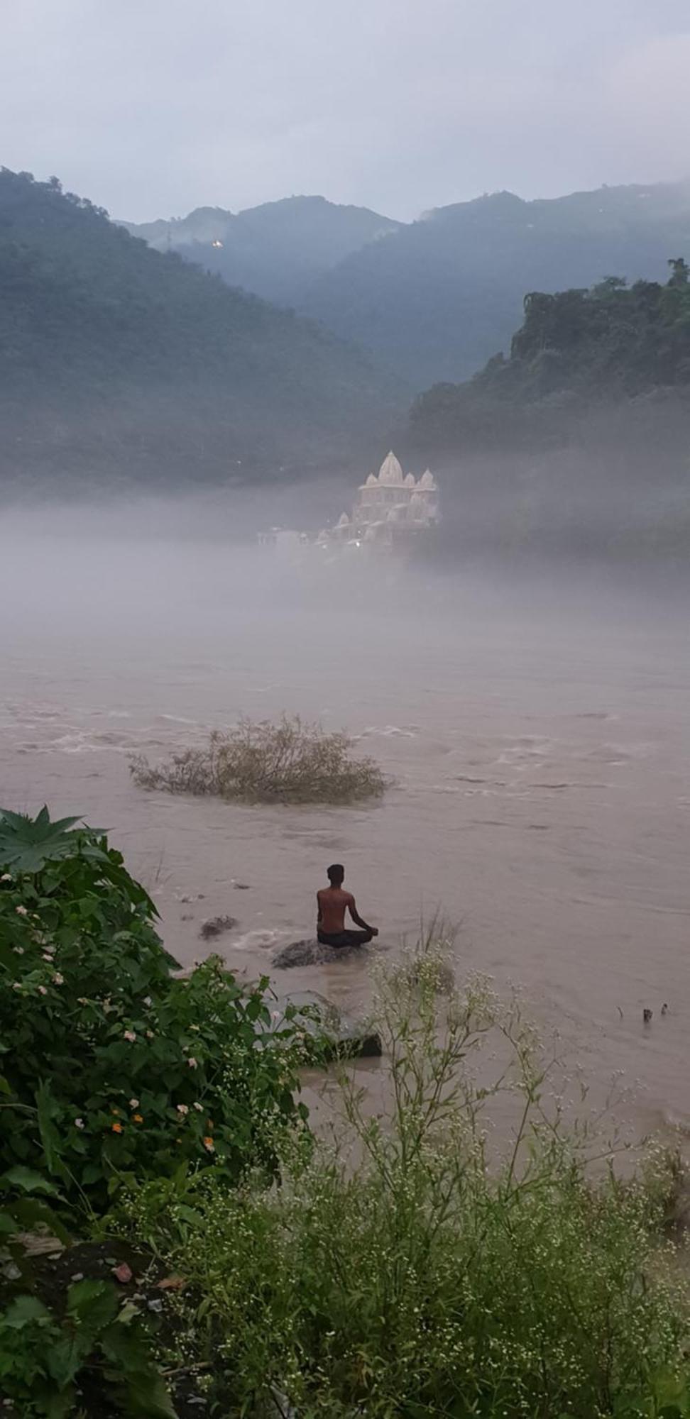 Tebaar Backpackers Hostel Rishikesh Bagian luar foto