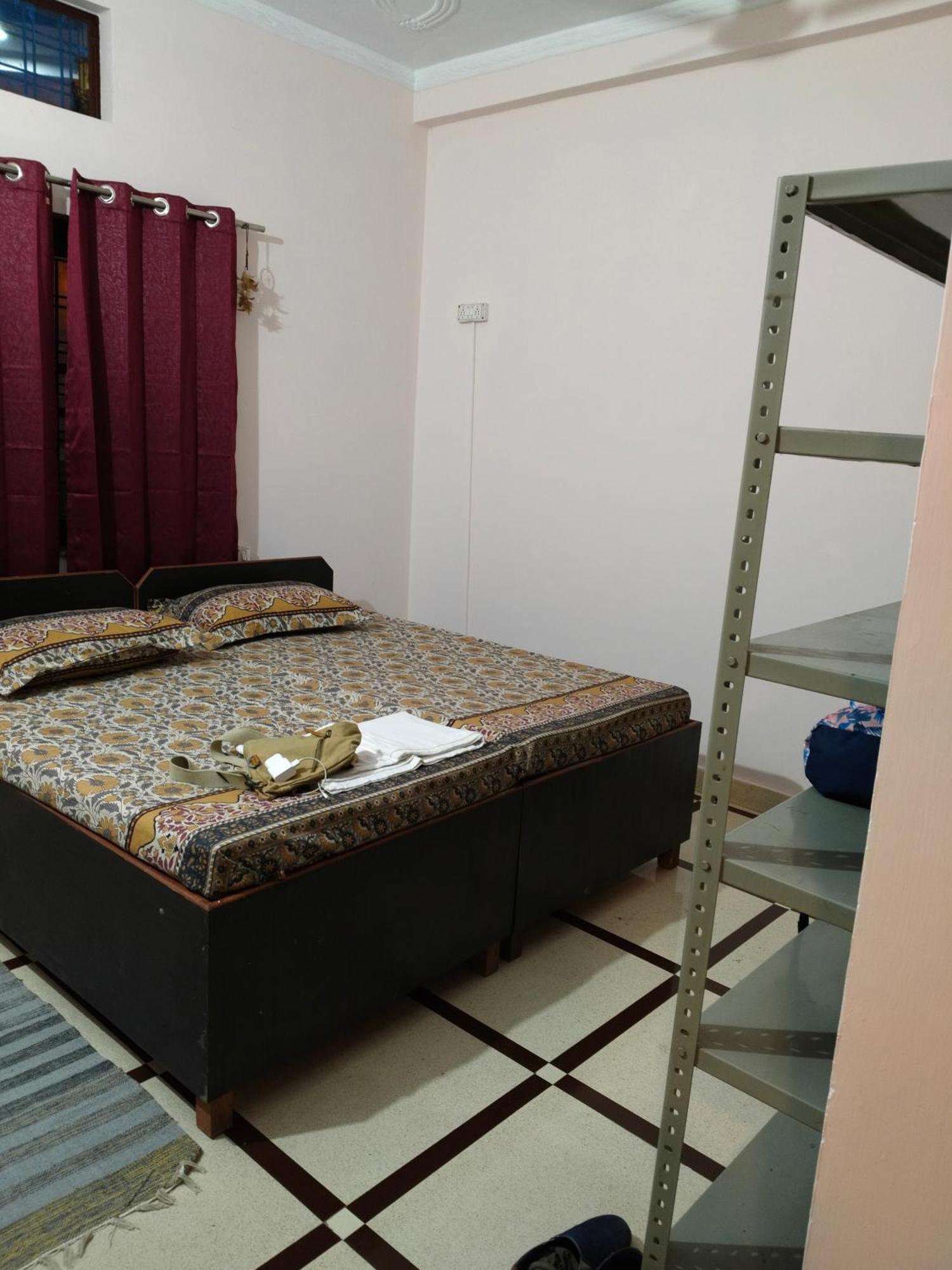 Tebaar Backpackers Hostel Rishikesh Ruang foto