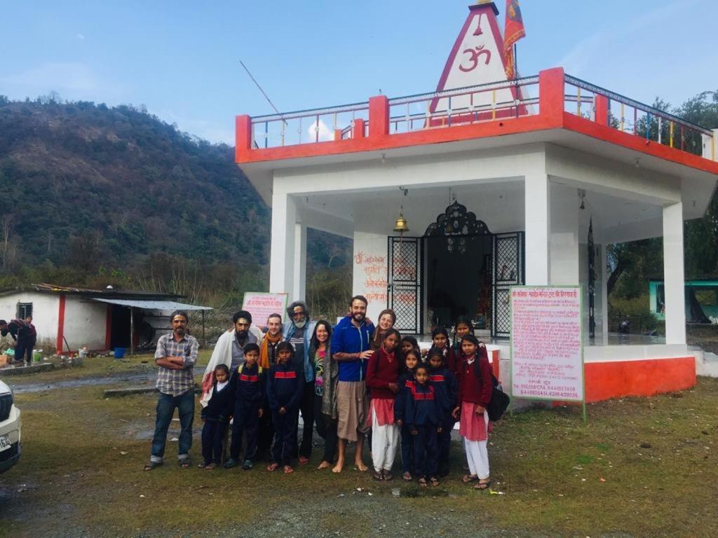 Tebaar Backpackers Hostel Rishikesh Bagian luar foto